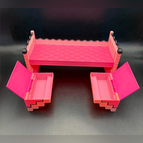 LOL Surprise OMG House of Surprises Dollhouse Bed Pop Up Pull Outs Replacement - Picture 3 of 10